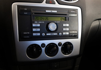 Подержанный автомобиль Ford Focus Sedan 2006 года (13 фото)