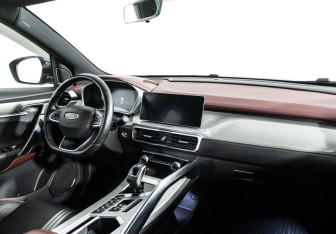 Подержанный автомобиль Geely Coolray 2021 года (9 фото)