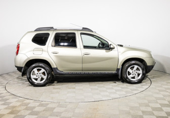 Подержанный автомобиль Renault Duster 2013 года (4 фото)