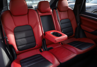 Подержанный автомобиль Porsche Cayenne 2014 года (33 фото)