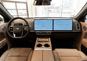 Новый LiXiang L7 2025 (9 фото)