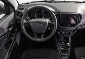 Подержанный автомобиль LADA (ВАЗ) Vesta Sedan 2016 года (10 фото)