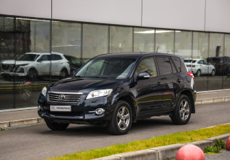 Подержанный автомобиль Toyota RAV4 2012 года (3 фото)