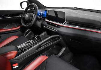 Подержанный автомобиль Geely Coolray 2024 года (13 фото)