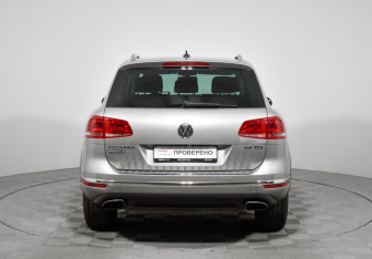 Подержанный автомобиль Volkswagen Touareg 2016 года (6 фото)