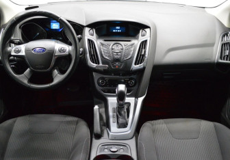 Подержанный автомобиль Ford Focus Hatchback 2012 года (14 фото)
