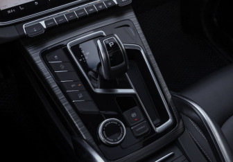 Подержанный автомобиль Geely Atlas Pro 2022 года (18 фото)