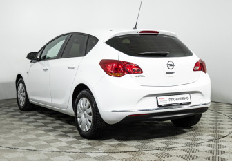 Подержанный автомобиль Opel Astra Hatchback 2014 года (7 фото)