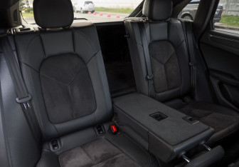 Подержанный автомобиль Porsche Macan 2020 года (28 фото)