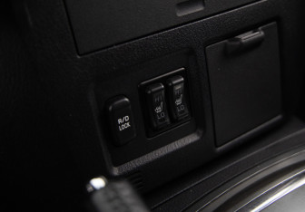 Подержанный автомобиль Mitsubishi Pajero 2006 года (18 фото)