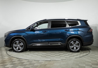 Подержанный автомобиль Geely Okavango 2023 года (8 фото)