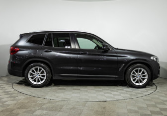 Подержанный автомобиль BMW X3 2018 года (4 фото)
