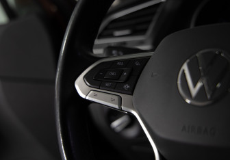 Подержанный автомобиль Volkswagen Tiguan 2020 года (19 фото)