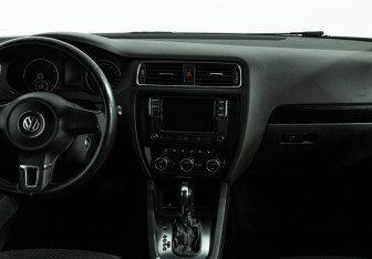 Подержанный автомобиль Volkswagen Jetta Sedan 2013 года (14 фото)
