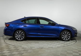 Подержанный автомобиль Skoda Octavia Liftback 2022 года (4 фото)