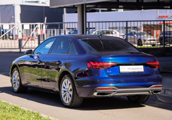 Подержанный автомобиль Audi A4 Sedan 2021 года (8 фото)