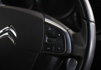 Подержанный автомобиль Citroen C4 Sedan 2013 года (11 фото)