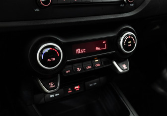 Подержанный автомобиль Kia Rio Sedan 2018 года (16 фото)