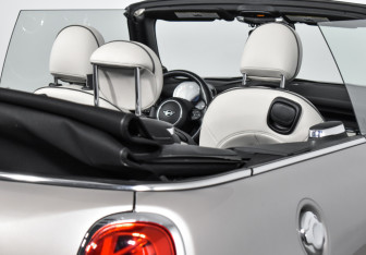 Подержанный автомобиль MINI Hatch 2022 года (15 фото)