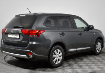 Подержанный автомобиль Mitsubishi Outlander 2016 года (5 фото)