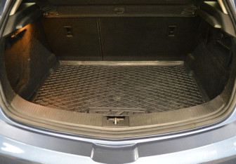 Подержанный автомобиль Opel Astra Hatchback 2014 года (16 фото)