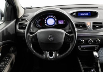 Подержанный автомобиль Renault Fluence 2014 года (11 фото)