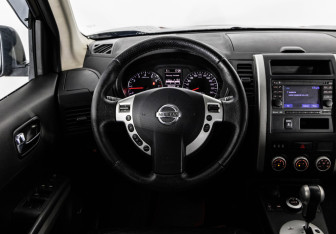 Подержанный автомобиль Nissan X-Trail 2013 года (11 фото)