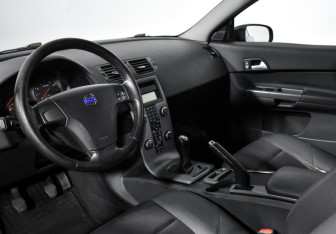 Подержанный автомобиль Volvo C30 2007 года (9 фото)