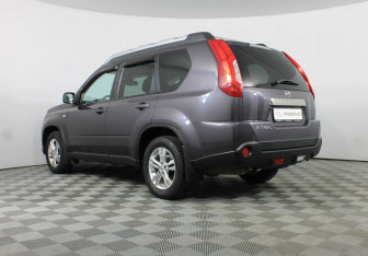 Подержанный автомобиль Nissan X-Trail 2012 года (7 фото)