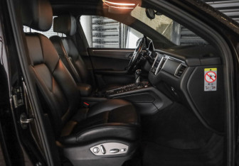 Подержанный автомобиль Porsche Macan 2018 года (26 фото)