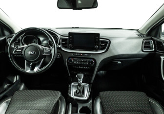 Подержанный автомобиль Kia Ceed Wagon 2020 года (13 фото)