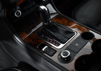 Подержанный автомобиль Volkswagen Touareg 2011 года (11 фото)