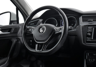 Подержанный автомобиль Volkswagen Tiguan 2018 года (14 фото)