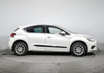 Подержанный автомобиль Citroen DS4 2012 года (4 фото)