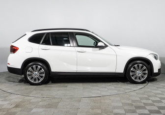 Подержанный автомобиль BMW X1 2013 года (4 фото)