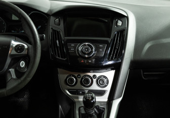 Подержанный автомобиль Ford Focus Sedan 2011 года (14 фото)