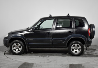 Подержанный автомобиль Chevrolet Niva 2017 года (8 фото)