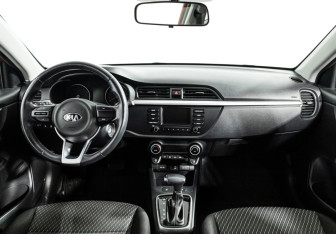 Подержанный автомобиль Kia Rio Hatchback 2019 года (13 фото)