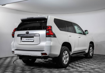 Подержанный автомобиль Toyota Land Cruiser Prado 2020 года (5 фото)