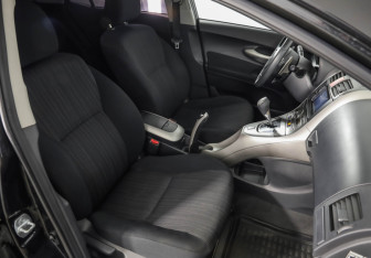 Подержанный автомобиль Toyota Auris Hatchback 2007 года (22 фото)