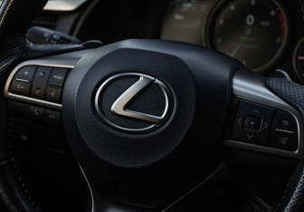 Подержанный автомобиль Lexus RX 2017 года (12 фото)