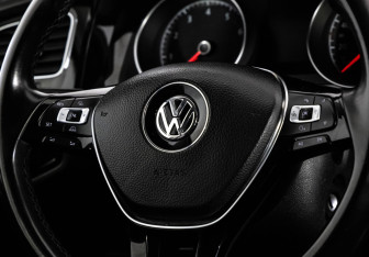 Подержанный автомобиль Volkswagen Golf Hatchback 2013 года (12 фото)