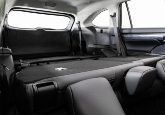 Подержанный автомобиль Toyota Highlander 2025 года (33 фото)