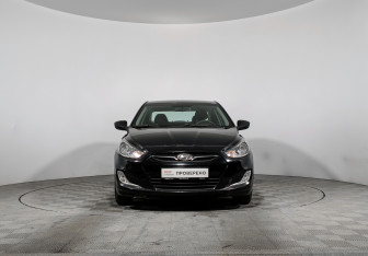 Подержанный автомобиль Hyundai Solaris Sedan 2012 года (2 фото)