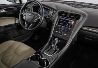 Подержанный автомобиль Ford Mondeo Sedan 2016 года (9 фото)