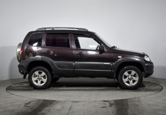 Подержанный автомобиль Chevrolet Niva 2011 года (4 фото)