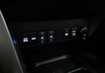 Подержанный автомобиль Toyota RAV4 2017 года (17 фото)