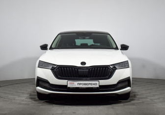 Подержанный автомобиль Skoda Octavia Liftback 2021 года (2 фото)