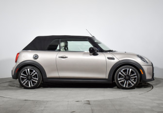 Подержанный автомобиль MINI Hatch 2022 года (4 фото)