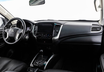 Подержанный автомобиль Mitsubishi L200 2022 года (11 фото)
